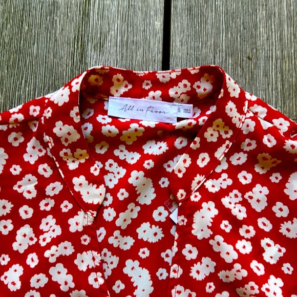NWT Women’s All In Favor Red Floral V Neck Blouse size s - Picture 4 of 11